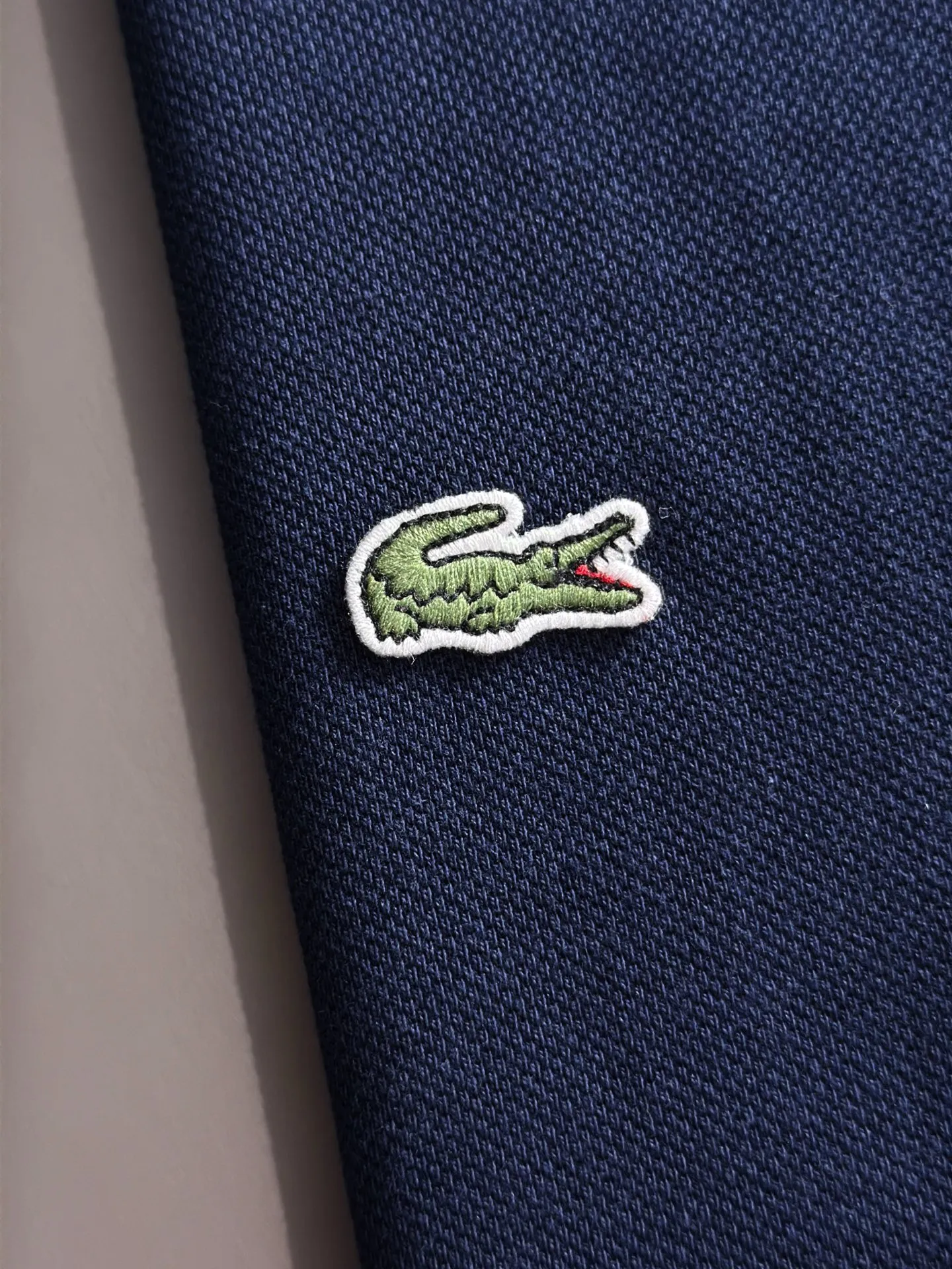 French Crocodile 2026 Spring and Summer Official Website Synchronization The Newest Arrival Style Classic Versatile Business Casual Polo Neck T-shirt Made of imported beaded cotton fabric, comfortable and breathable, with delicate texture and super soft skin-friendly touch! Lapel design, absolutely crisp and handsome fit! The sewing process with this density is absolutely meticulous in handling details! Skin-friendly and smooth to the touch, it is a perfect combination of comfort and breathability! The fabric properties are all excellent! Full of high-end feel! Simple and elegant design, Versatile is extremely wearable! All three standards! It is highly recommended to buy it, and you will never see a style like this outside! On sale on the official website! Size:M-2XL​